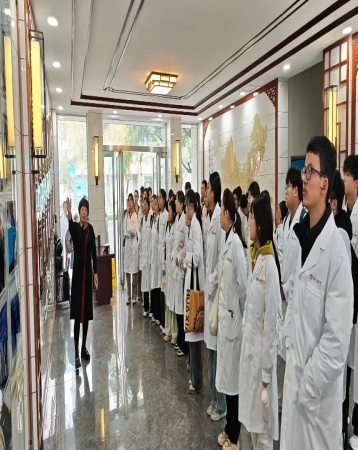 豫北医学院学生走进河南誉美肾病医院，开展职业生涯规划第一课职业体验活动